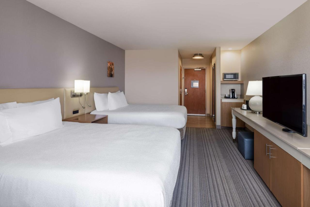 Queen Room with Two Queen Beds at Hilton Garden Inn Bakersfield