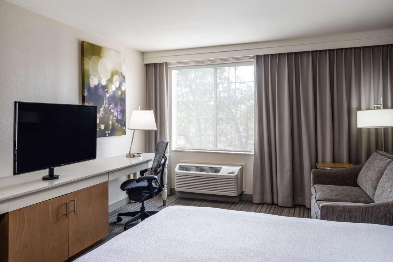 King Room at Hilton Garden Inn Bakersfield