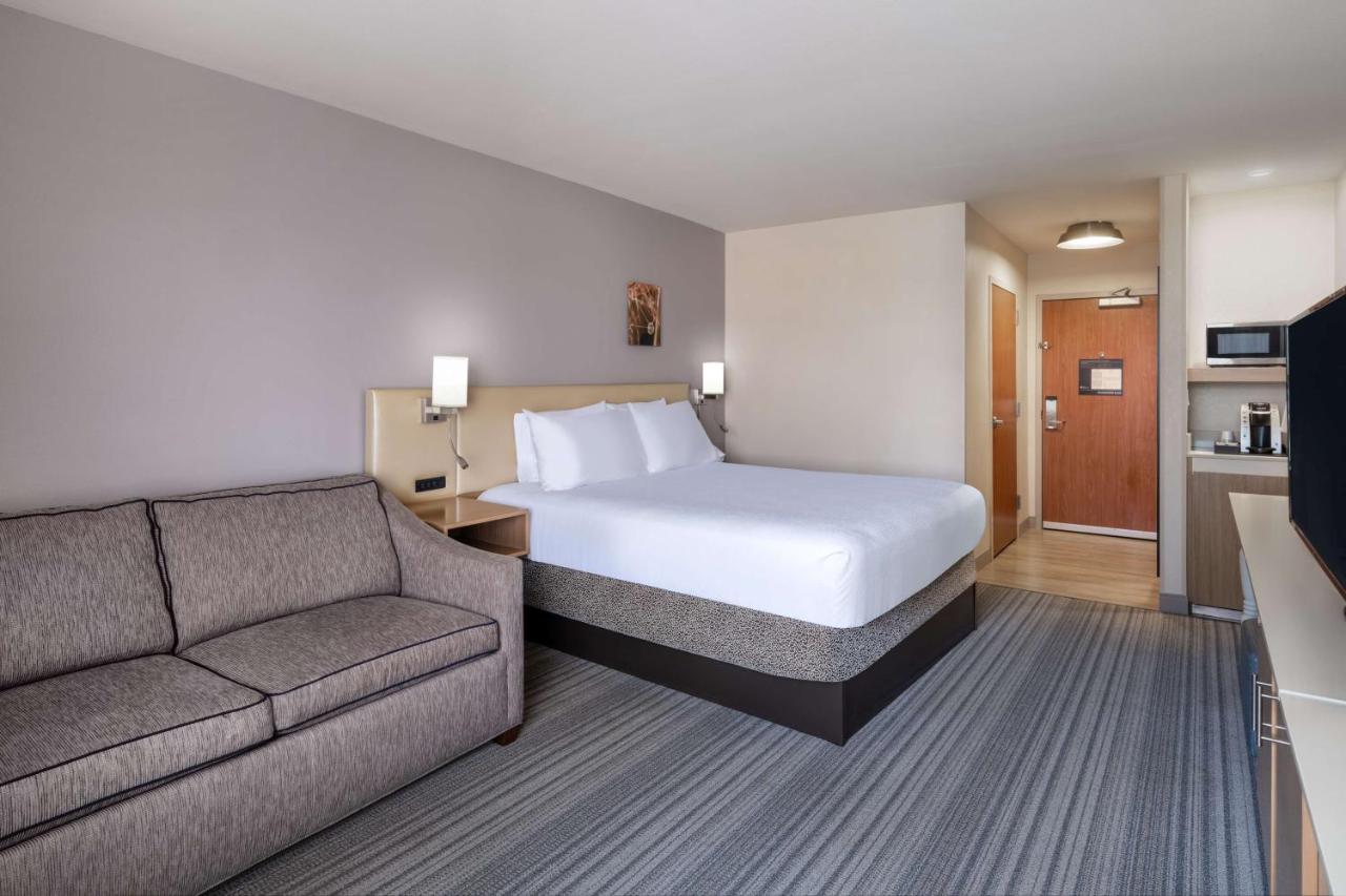 King Room at Hilton Garden Inn Bakersfield