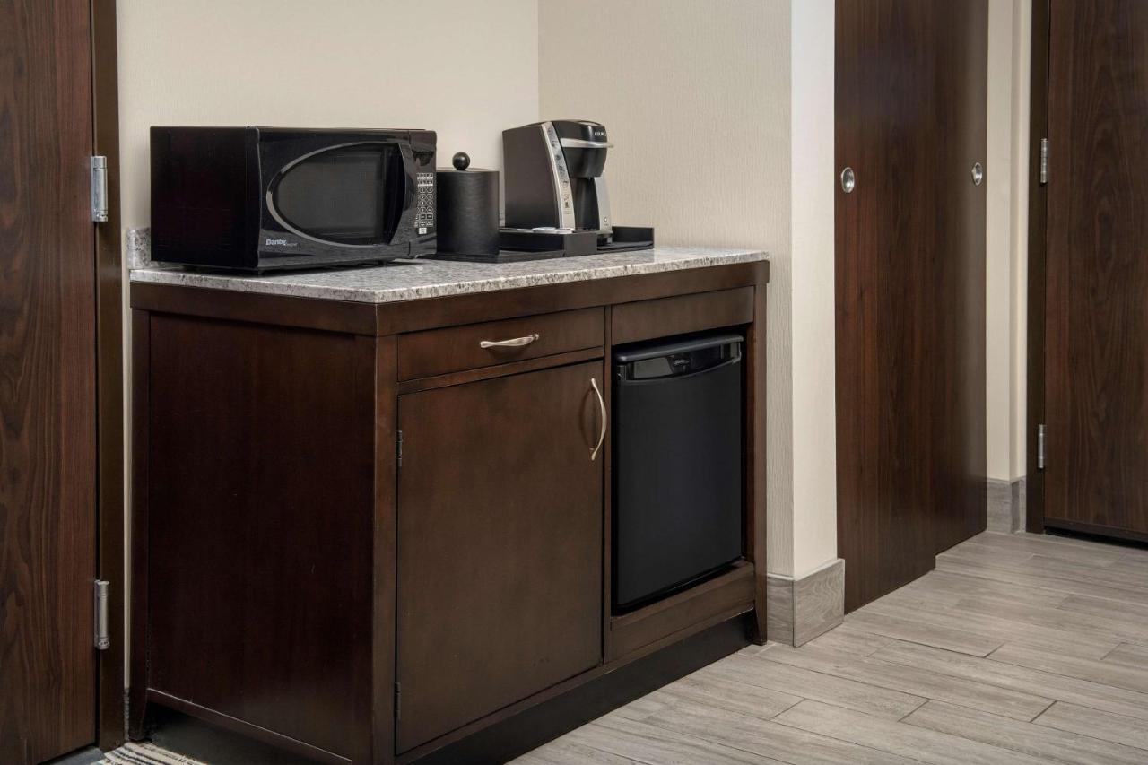 Two Queen Accessible Room with Bathtub at Hilton Garden Inn Murfreesboro