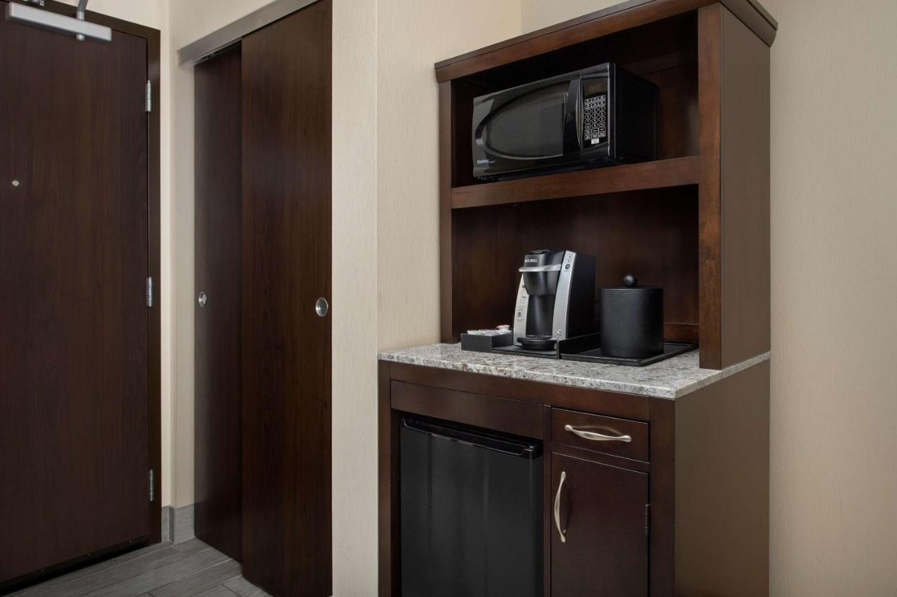 One King Hearing Accessible at Hilton Garden Inn Murfreesboro