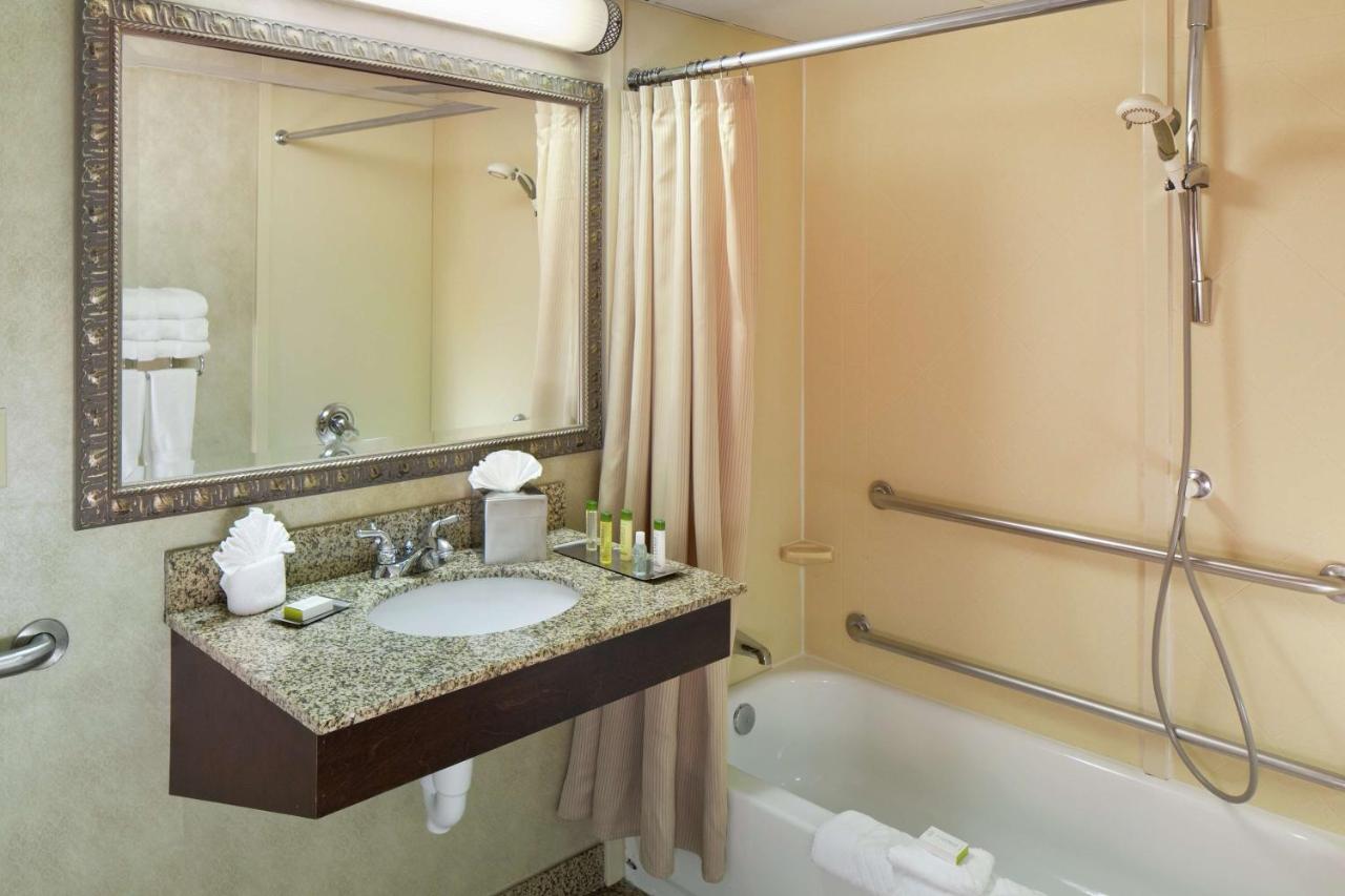 | DoubleTree by Hilton Boston-Milford