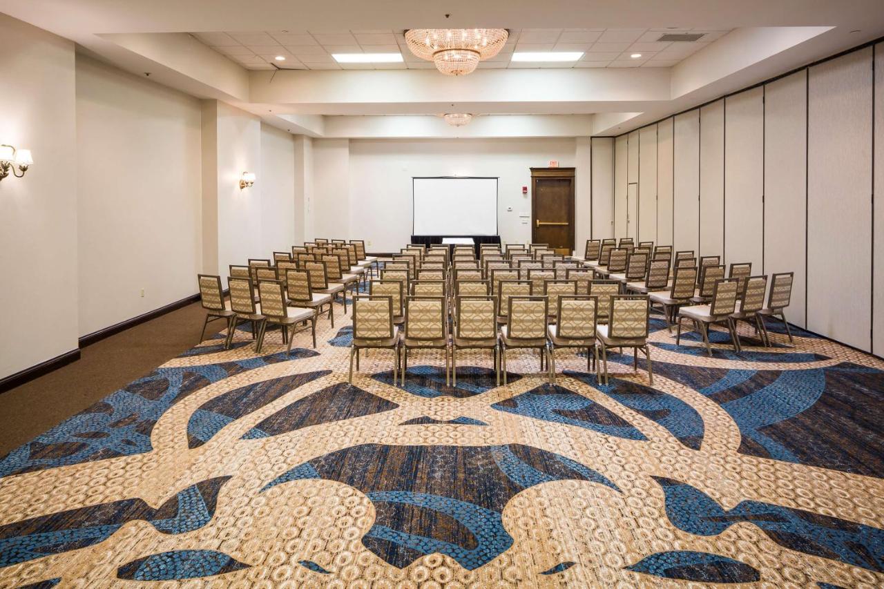 | DoubleTree by Hilton Boston-Milford