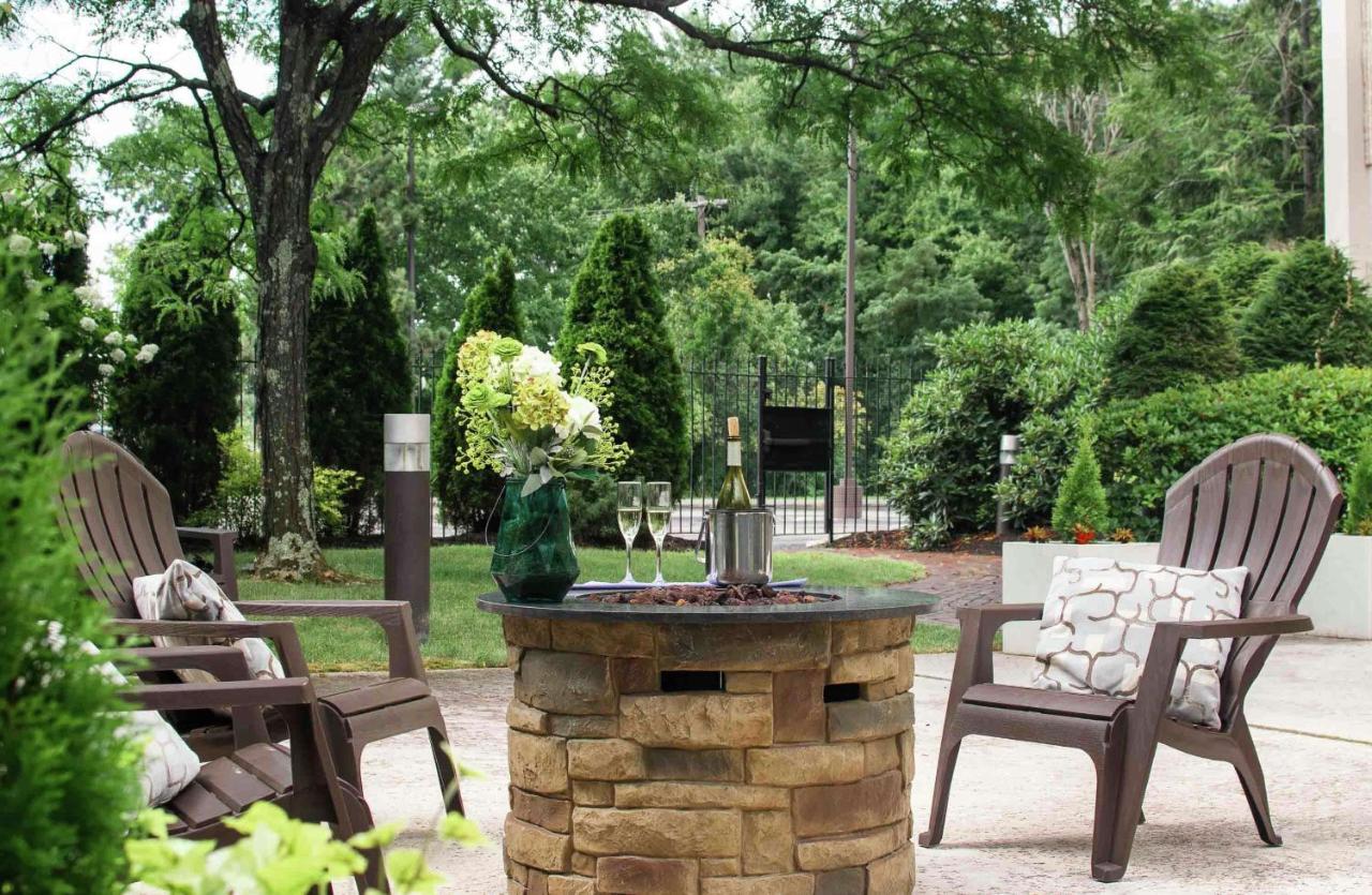 | DoubleTree by Hilton Boston-Milford