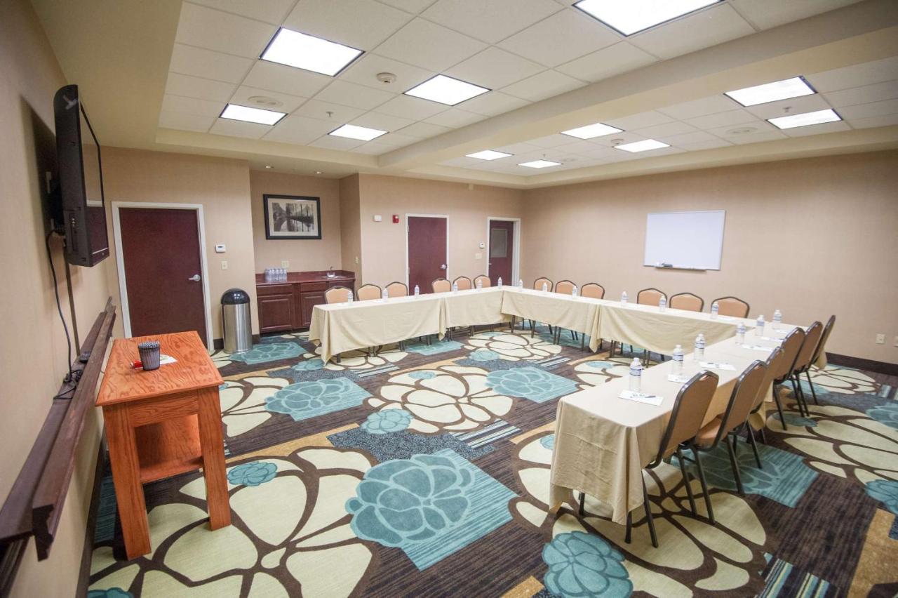 | Hampton by Hilton Brattleboro