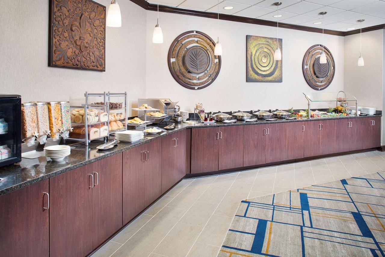 | DoubleTree by Hilton Baltimore - BWI Airport