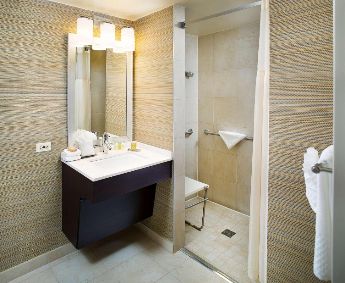 | DoubleTree by Hilton Baltimore - BWI Airport