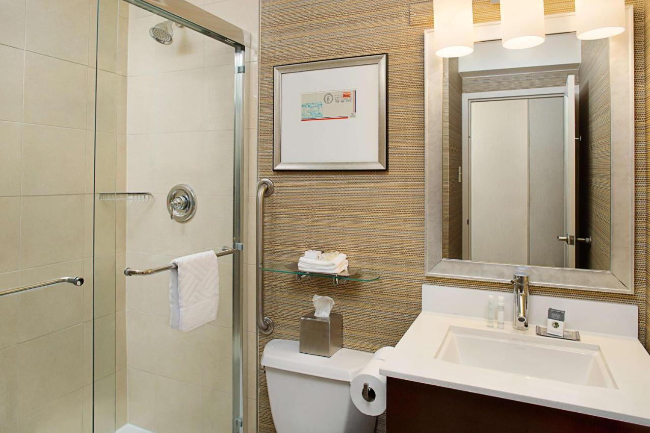| DoubleTree by Hilton Baltimore - BWI Airport