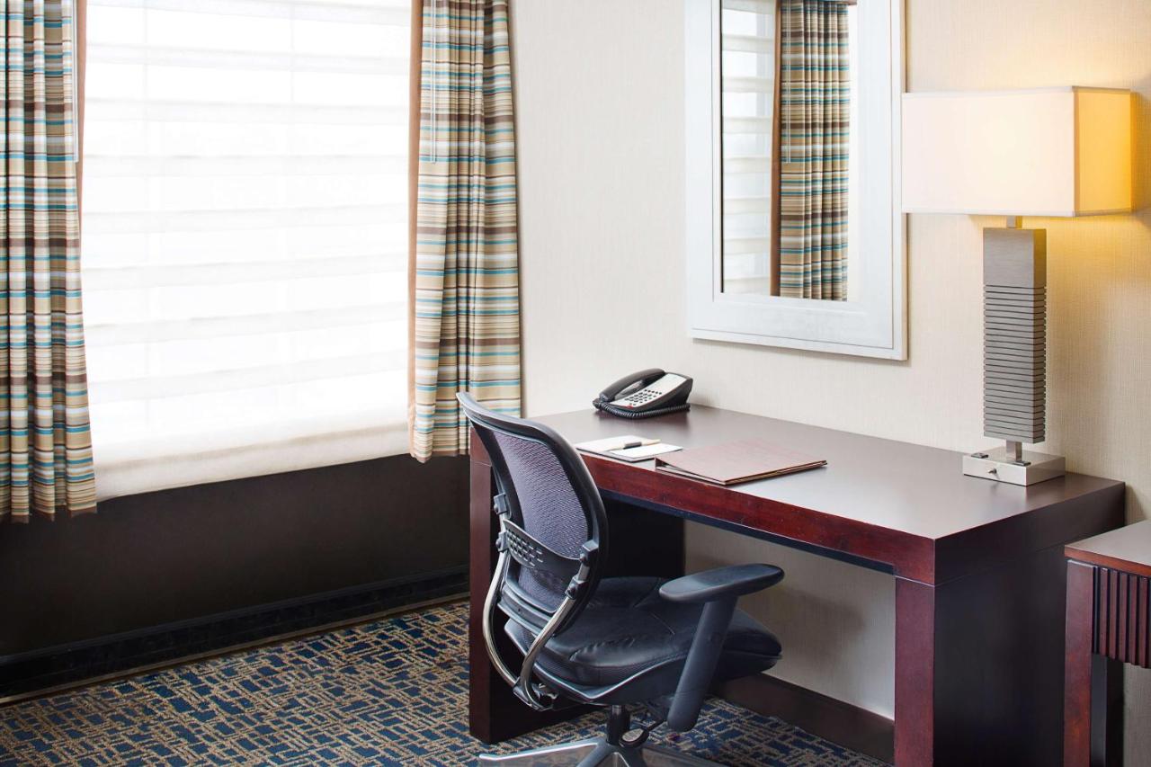 | DoubleTree by Hilton Baltimore - BWI Airport