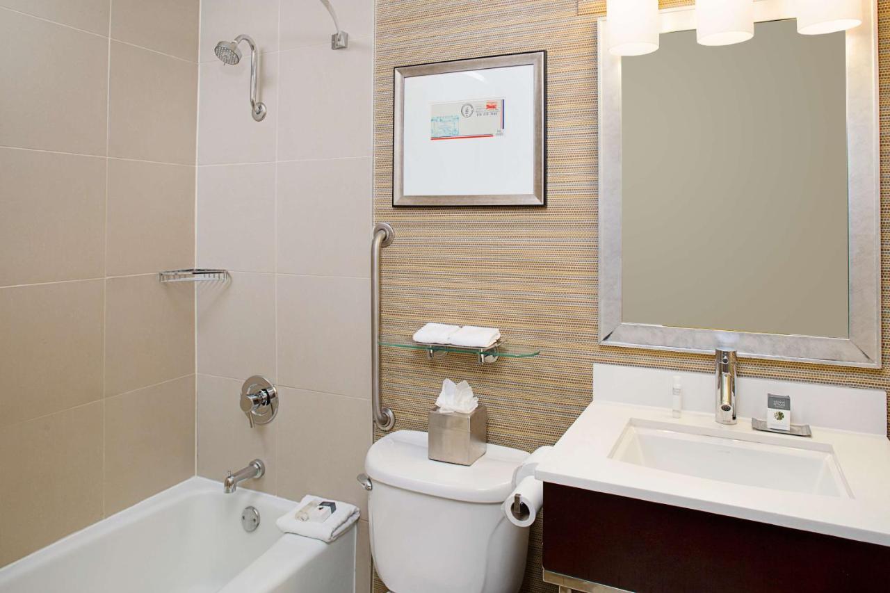 | DoubleTree by Hilton Baltimore - BWI Airport