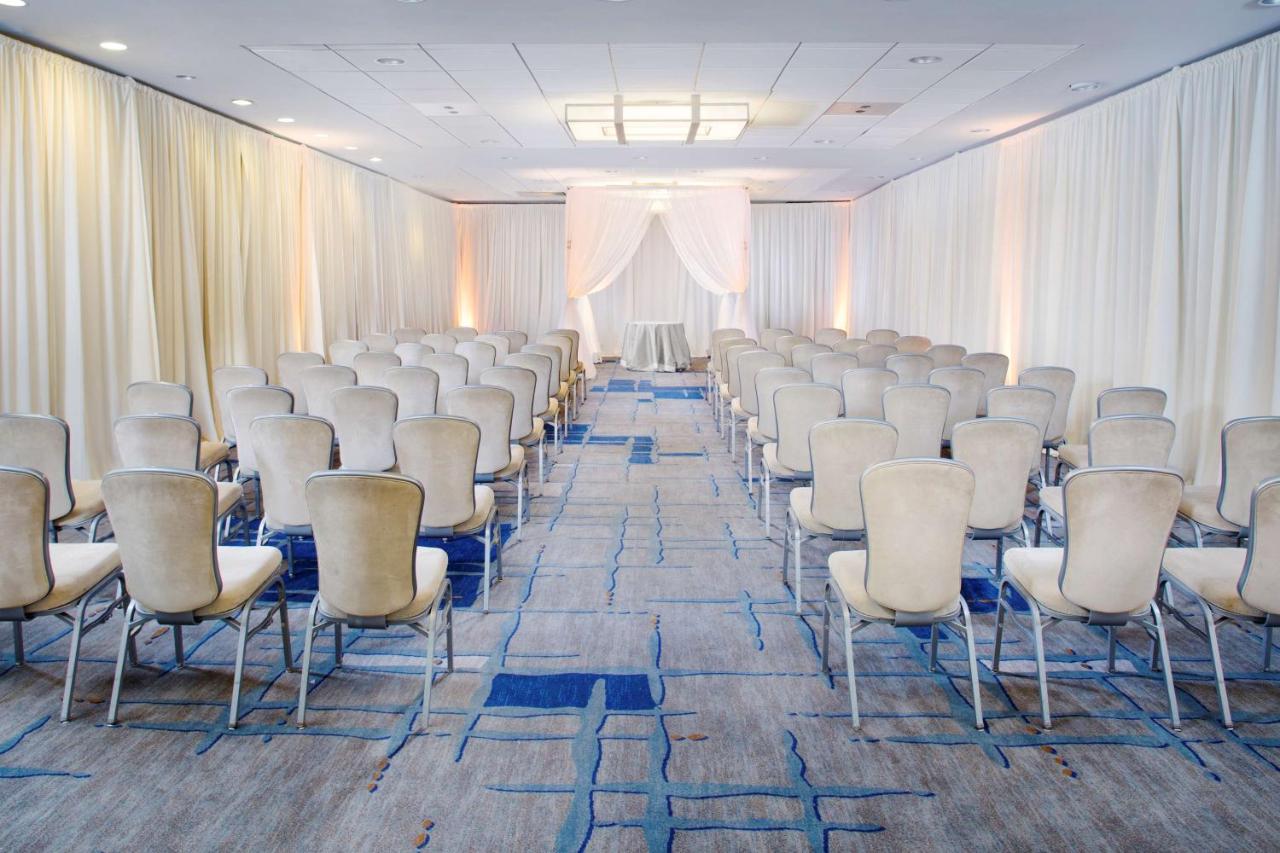 | DoubleTree by Hilton Baltimore - BWI Airport