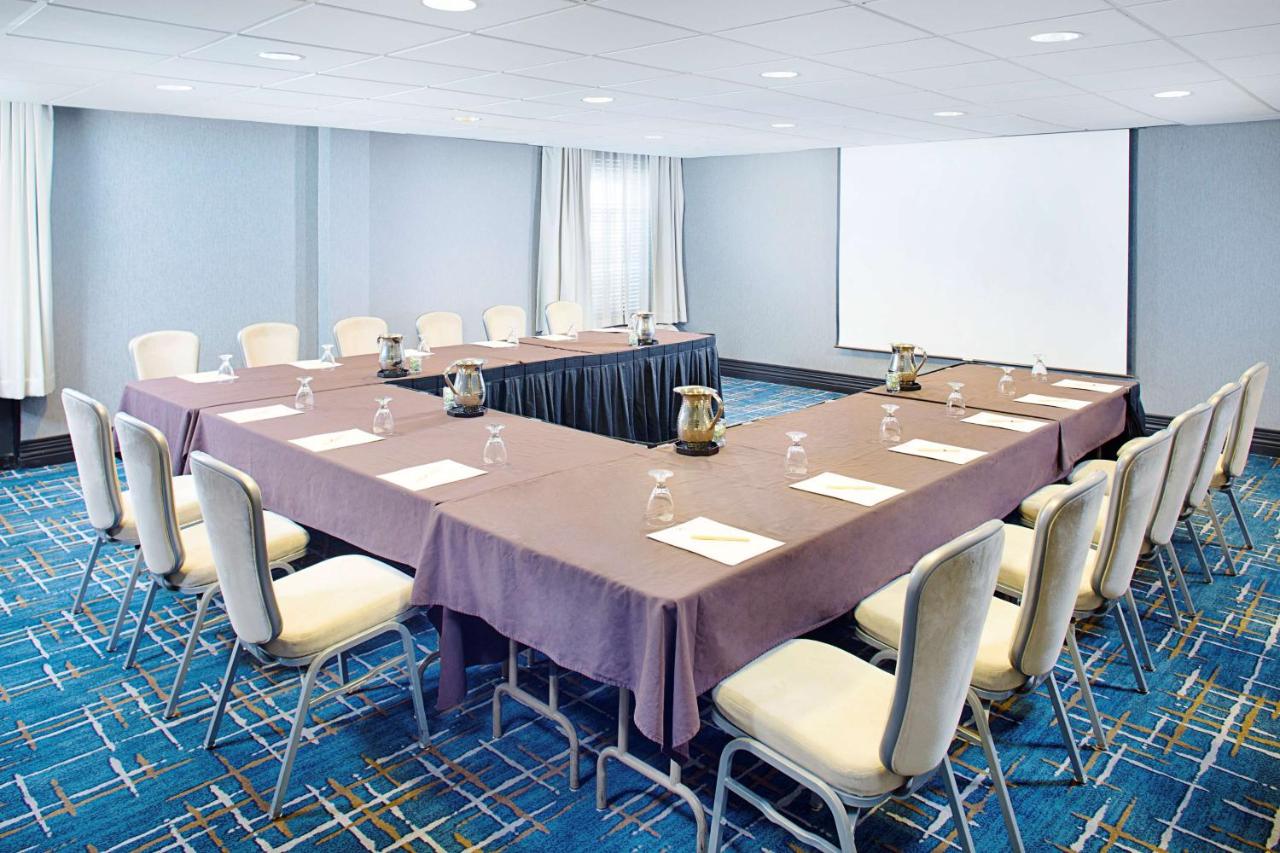 | DoubleTree by Hilton Baltimore - BWI Airport