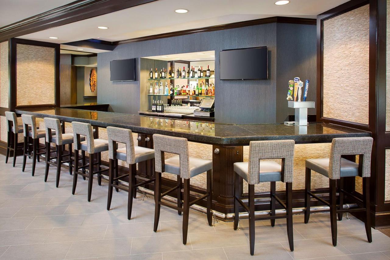 | DoubleTree by Hilton Baltimore - BWI Airport