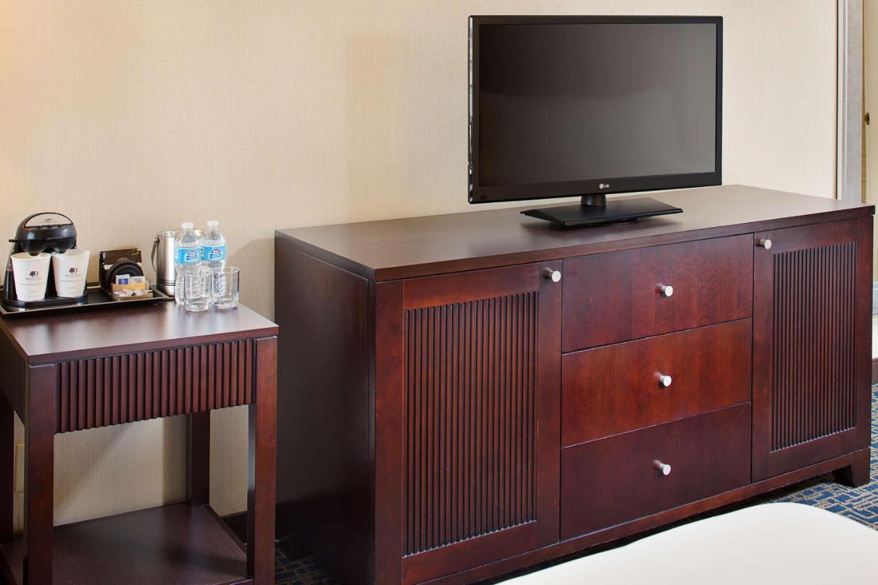 | DoubleTree by Hilton Baltimore - BWI Airport