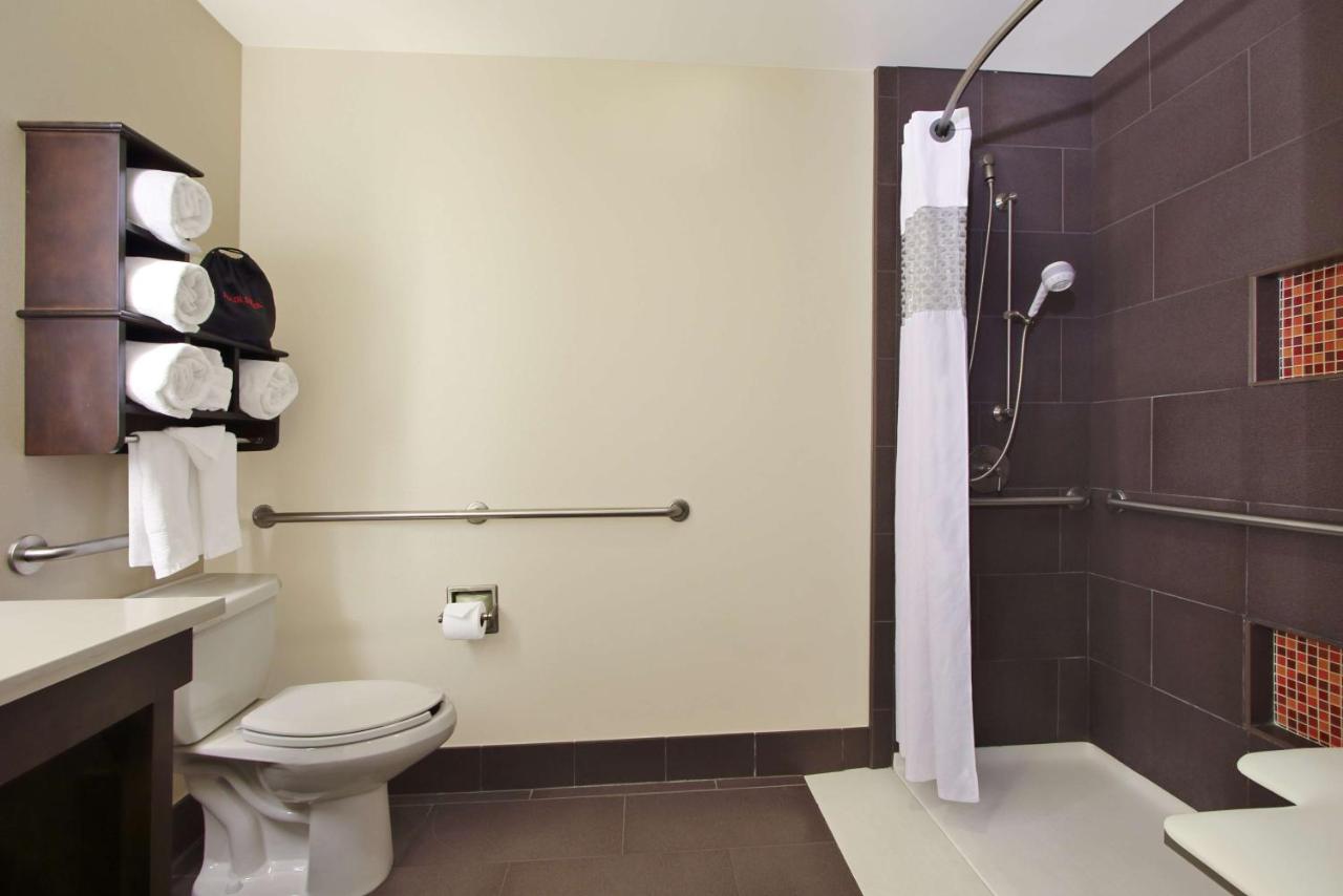 King Room - Disability Access/Non-Smoking at Hampton Inn & Suites Columbus-Downtown