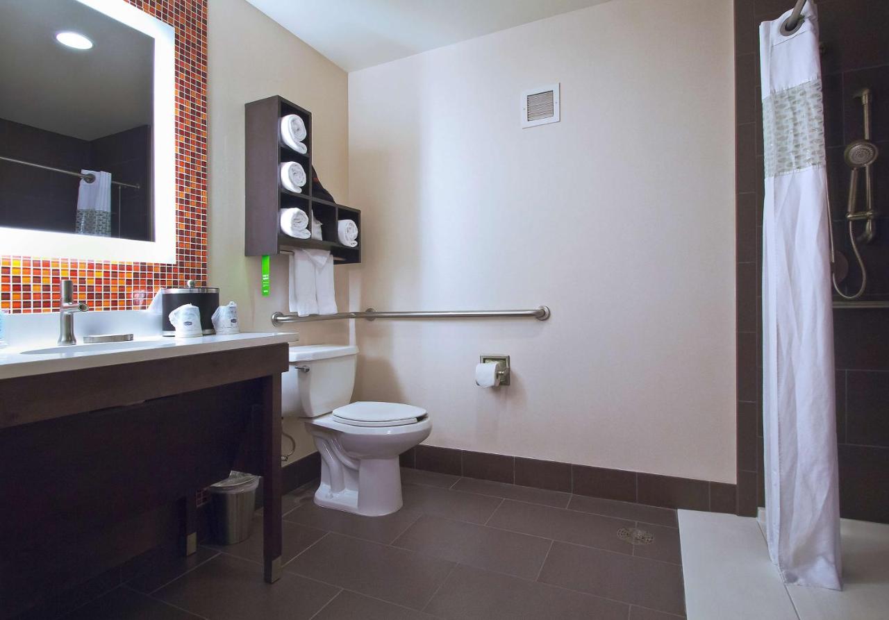King Room - Disability Access/Non-Smoking at Hampton Inn & Suites Columbus-Downtown