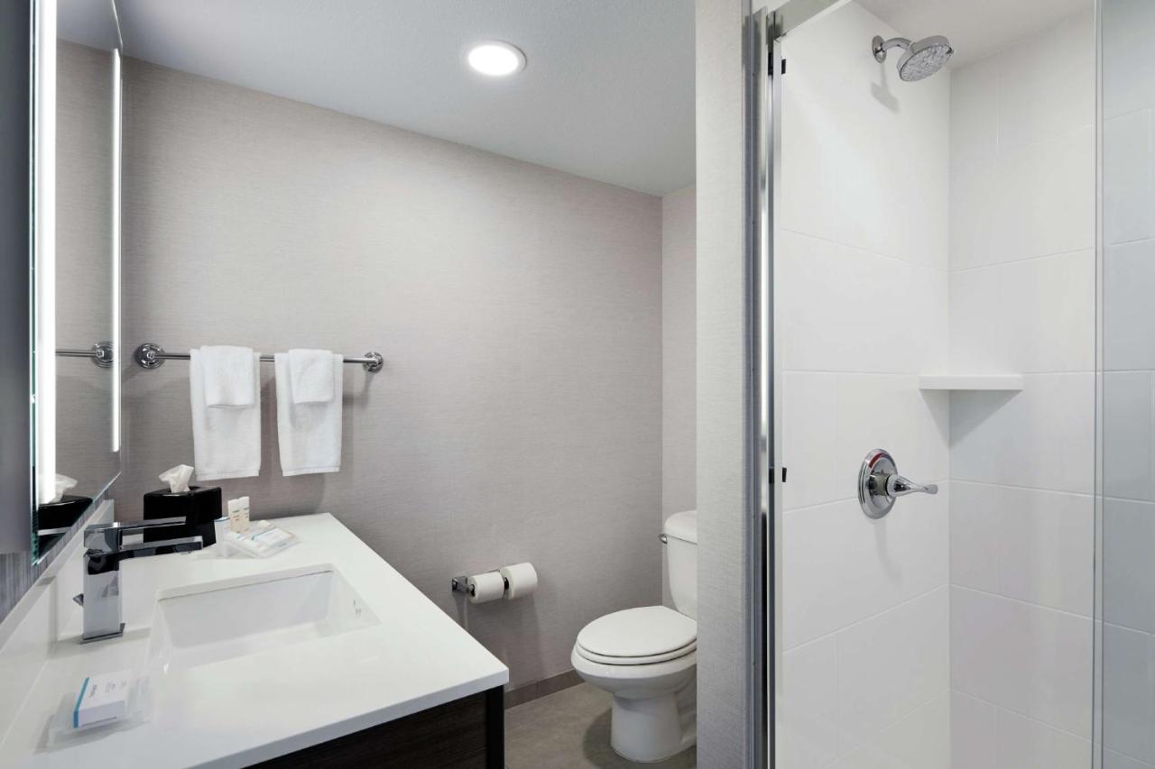 King Room - Evolution at Hilton Garden Inn Champaign/Urbana