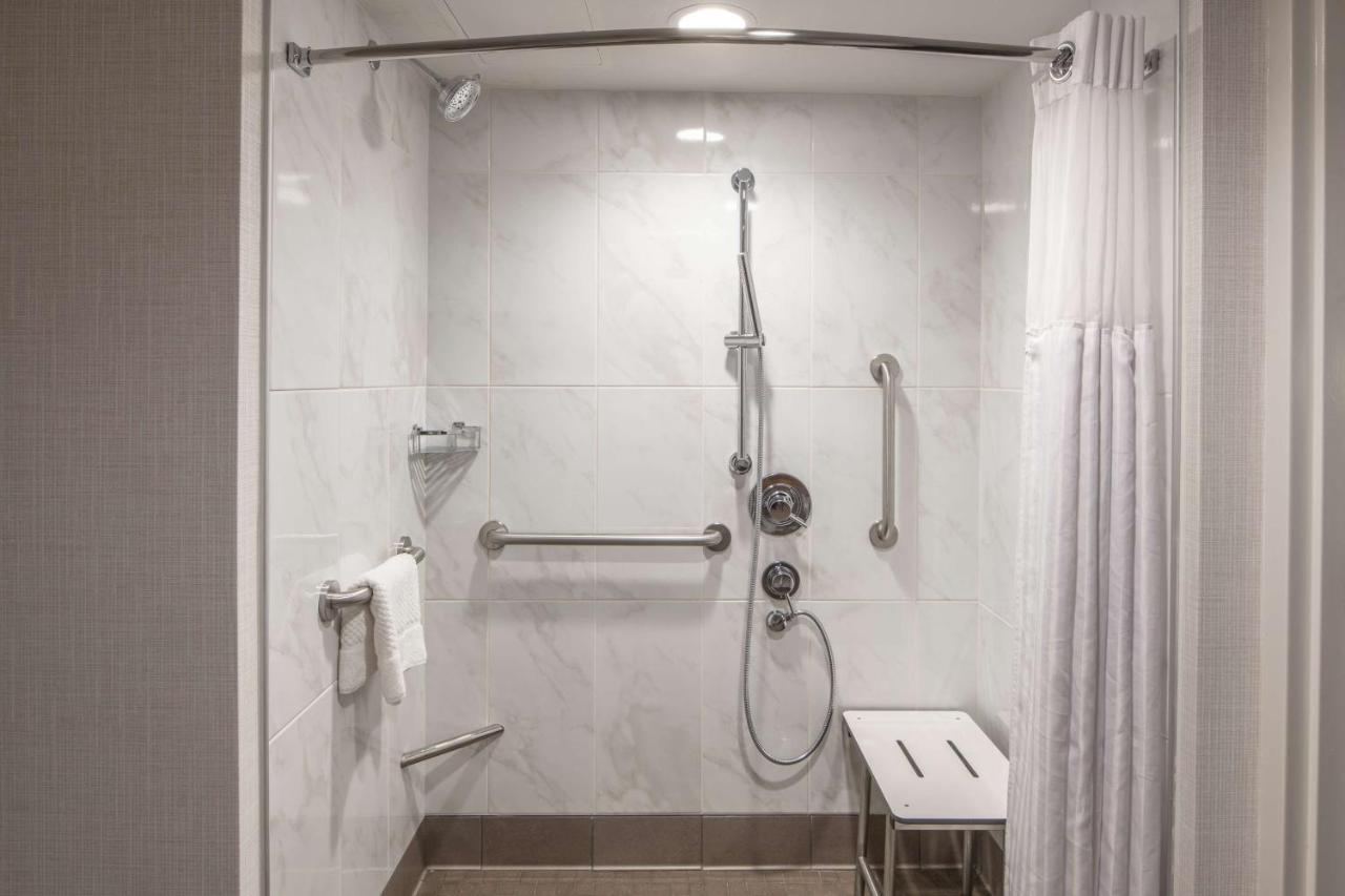 King Room - Disability Access/Non-Smoking at DoubleTree by Hilton Dallas - Farmers Branch