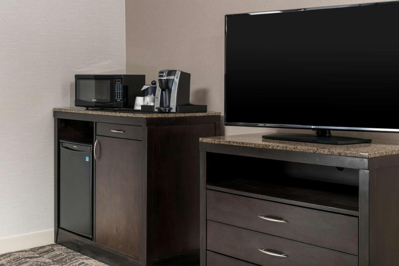 One King Mobility/Hearing Accessible with Tub at Hilton Garden Inn Silver Spring White Oak