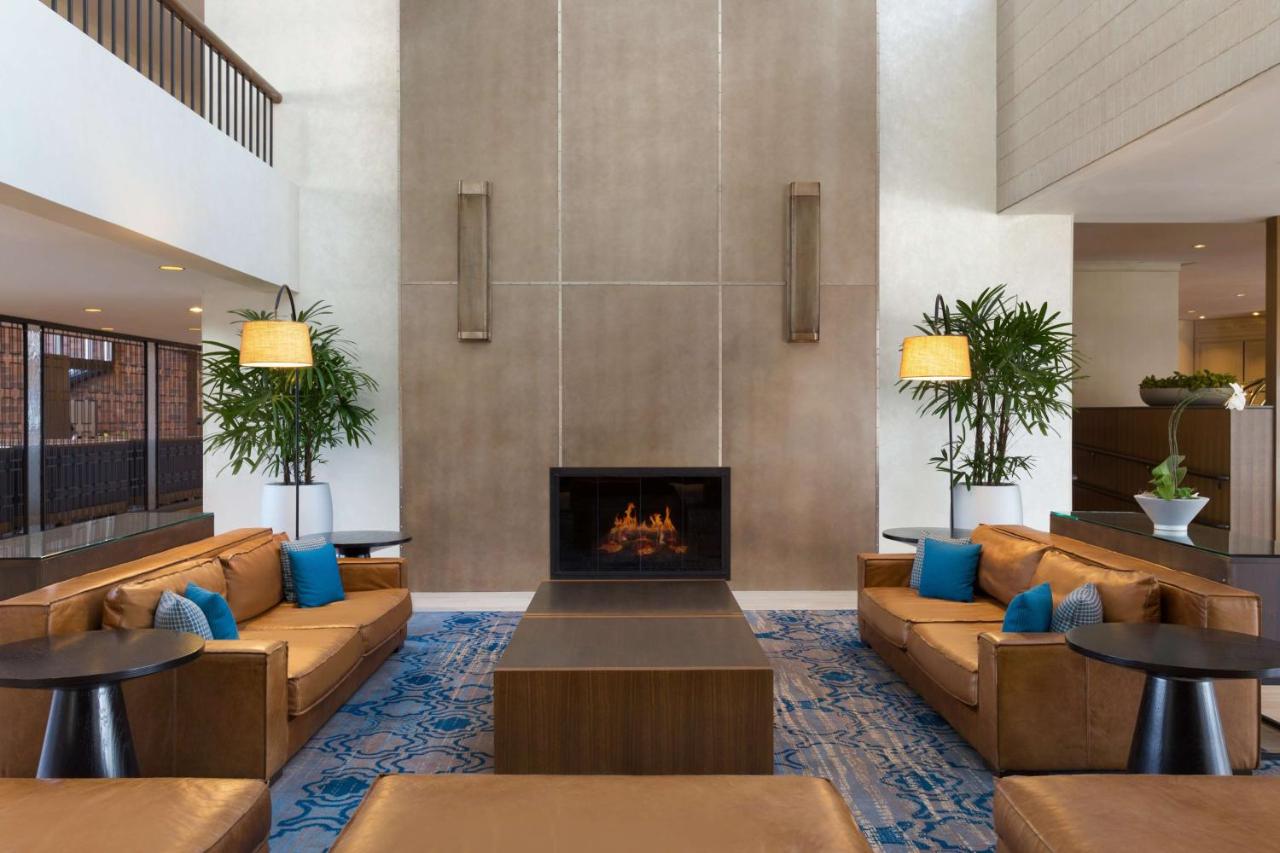 | Hilton Boston Dedham