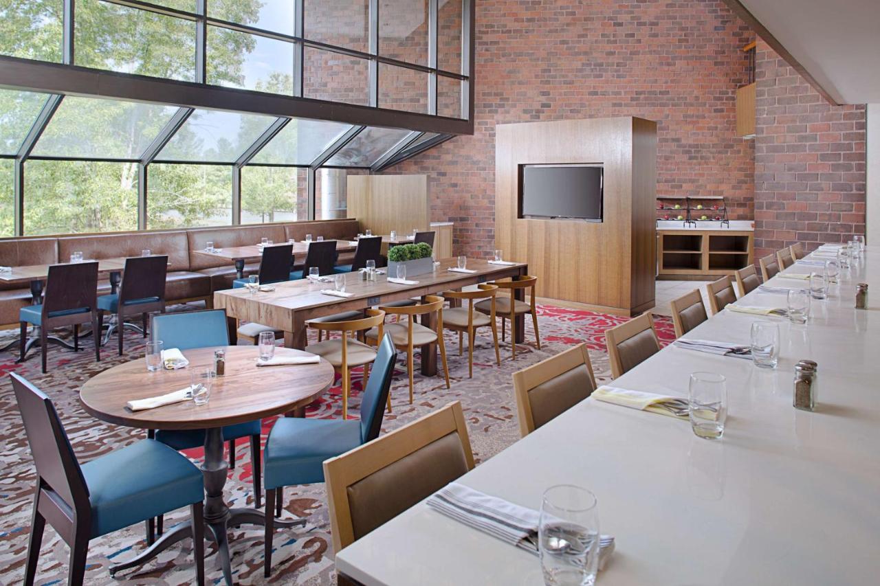 | Hilton Boston Dedham