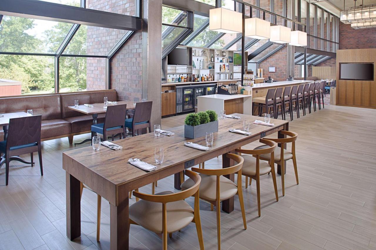 | Hilton Boston Dedham
