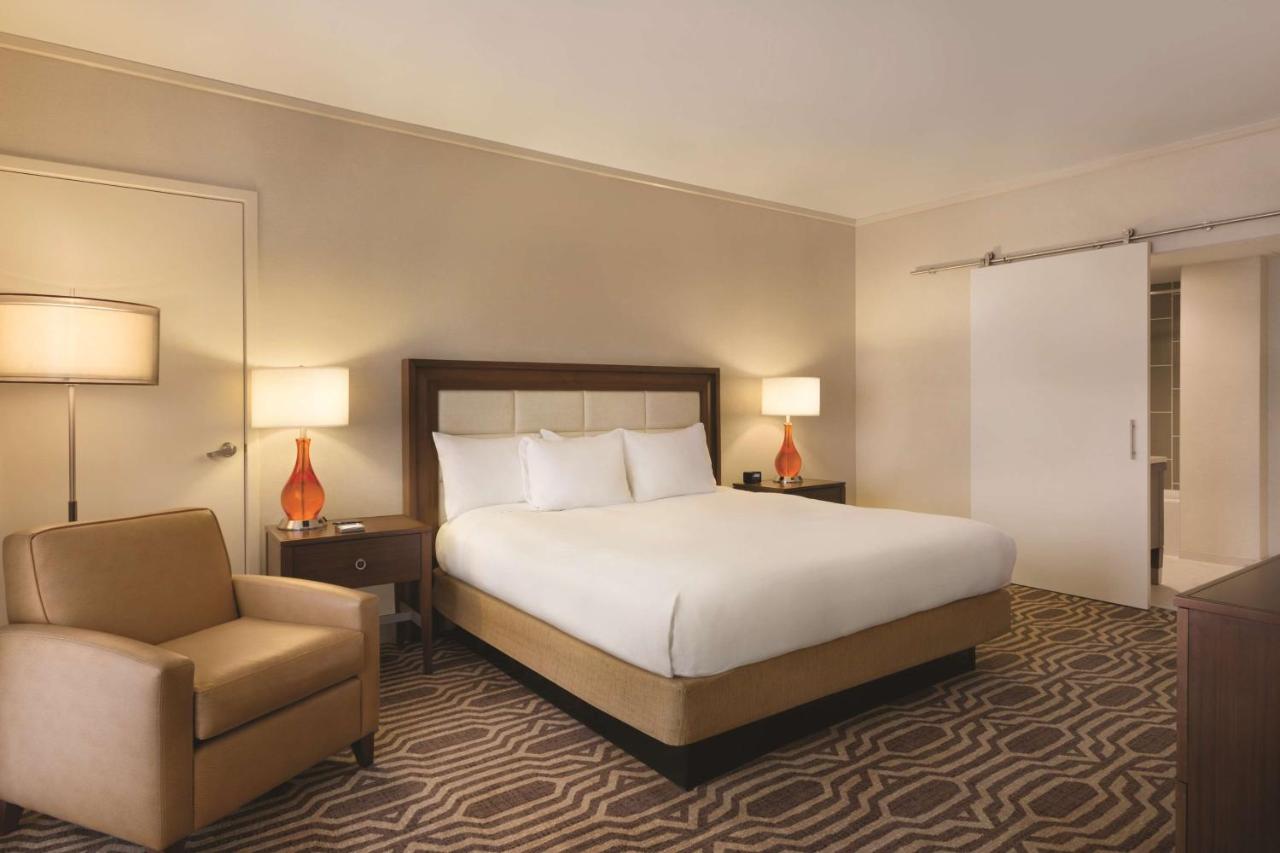 | Hilton Boston Dedham
