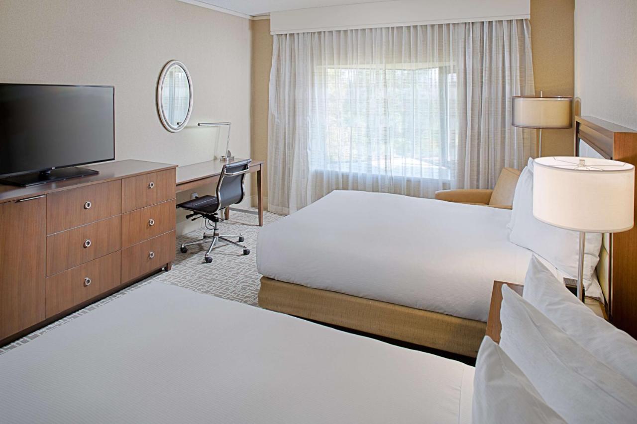 | Hilton Boston Dedham