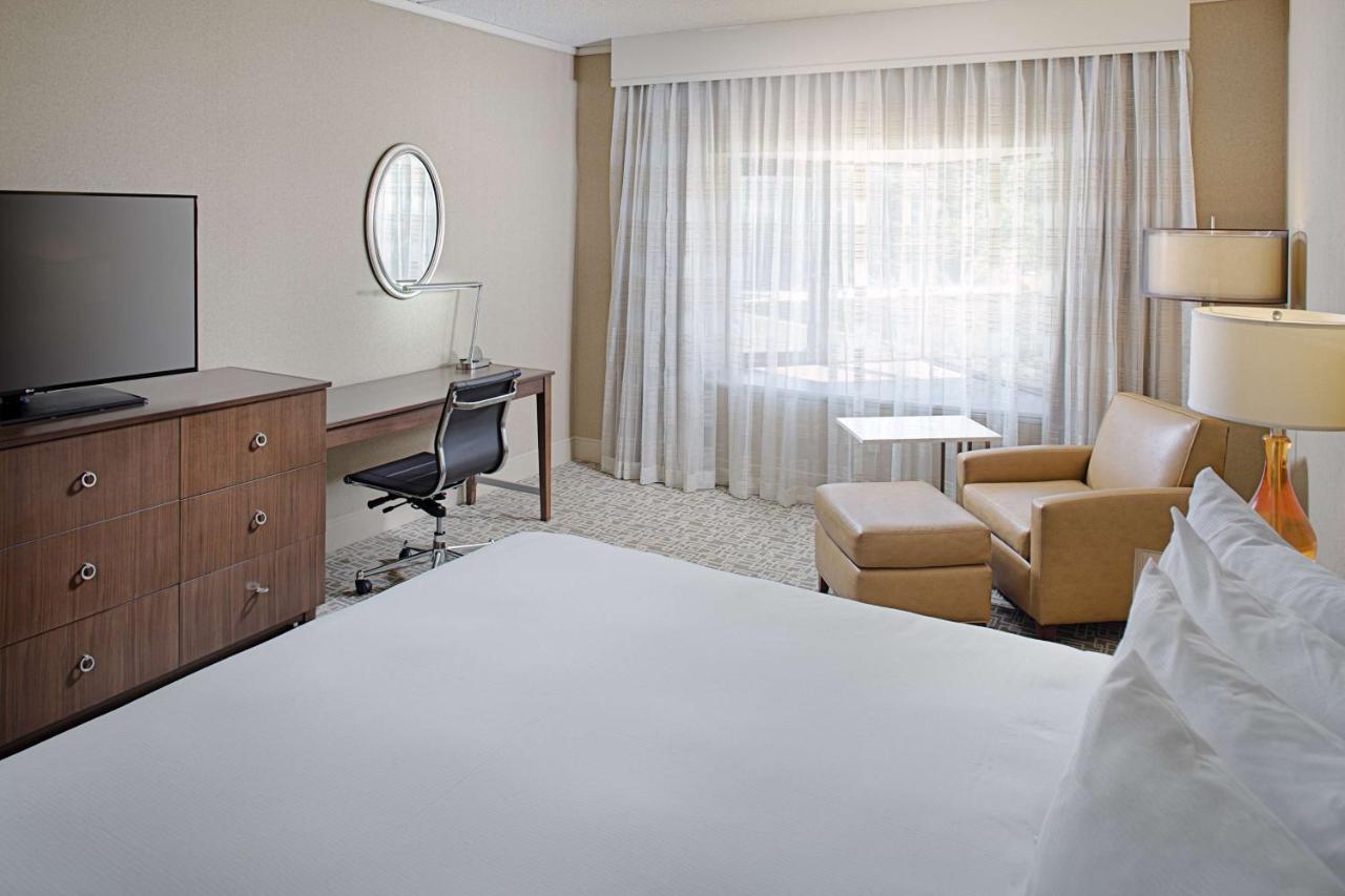 | Hilton Boston Dedham