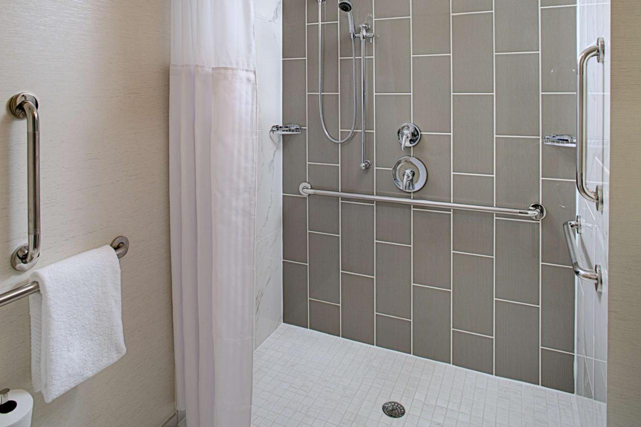 | Hilton Boston Dedham