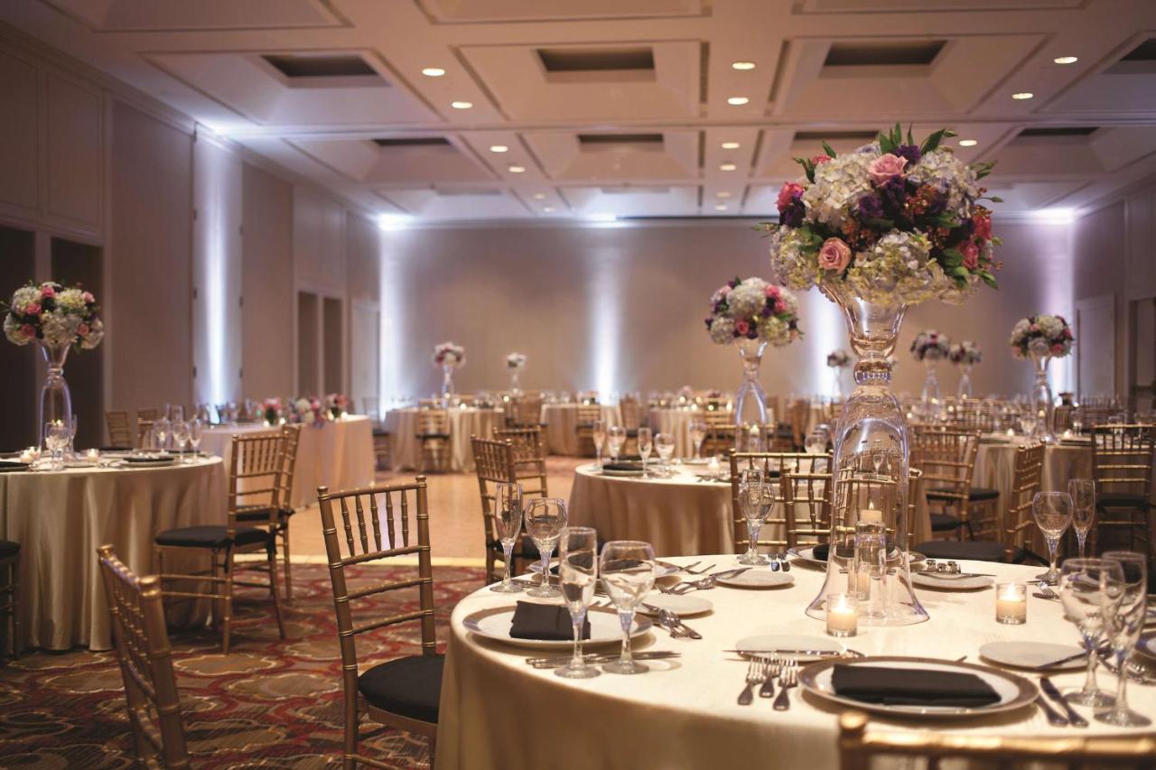 | Hilton Boston Dedham