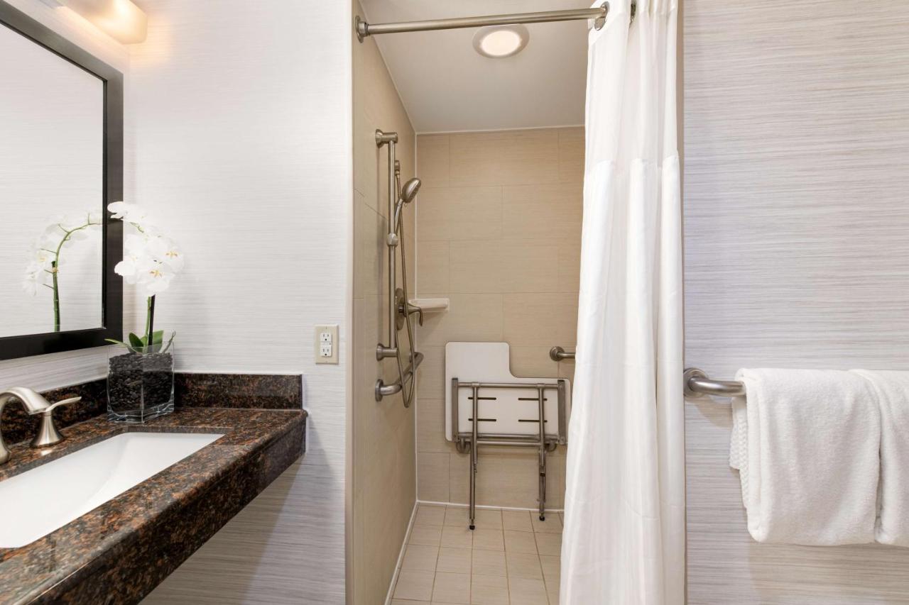| DoubleTree by Hilton Hotel Denver - Thornton