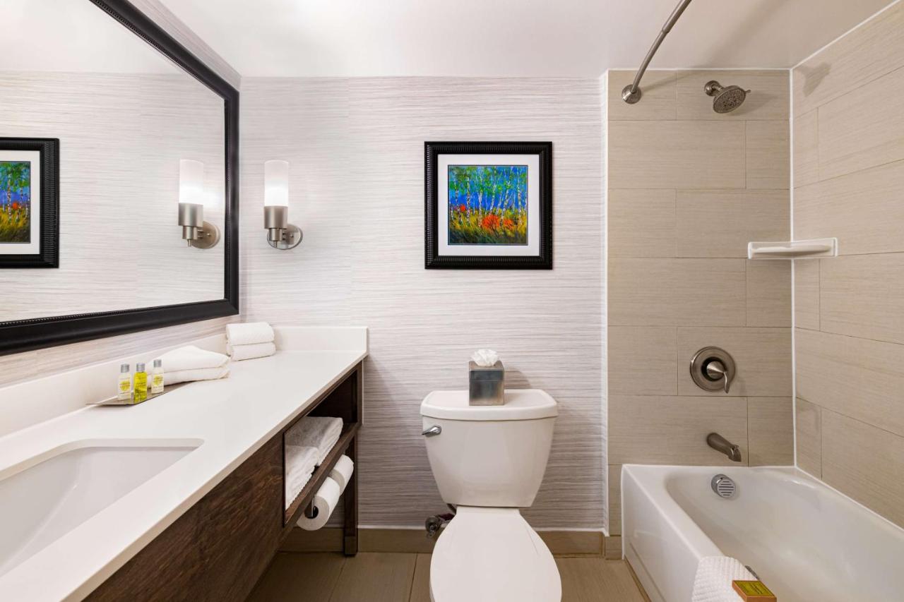 | DoubleTree by Hilton Hotel Denver - Thornton
