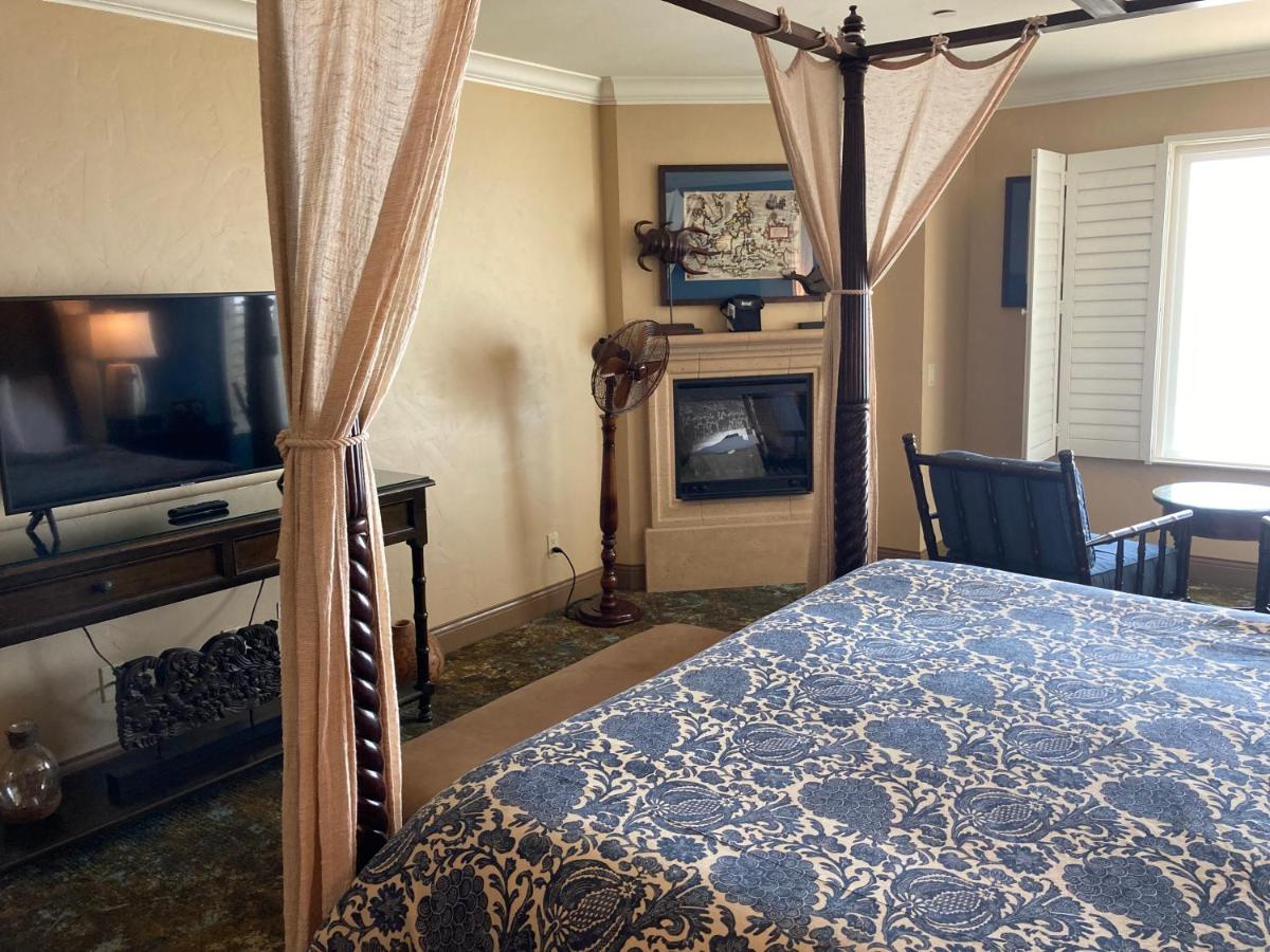 King Room with Ocean View at Blue Dolphin Inn
