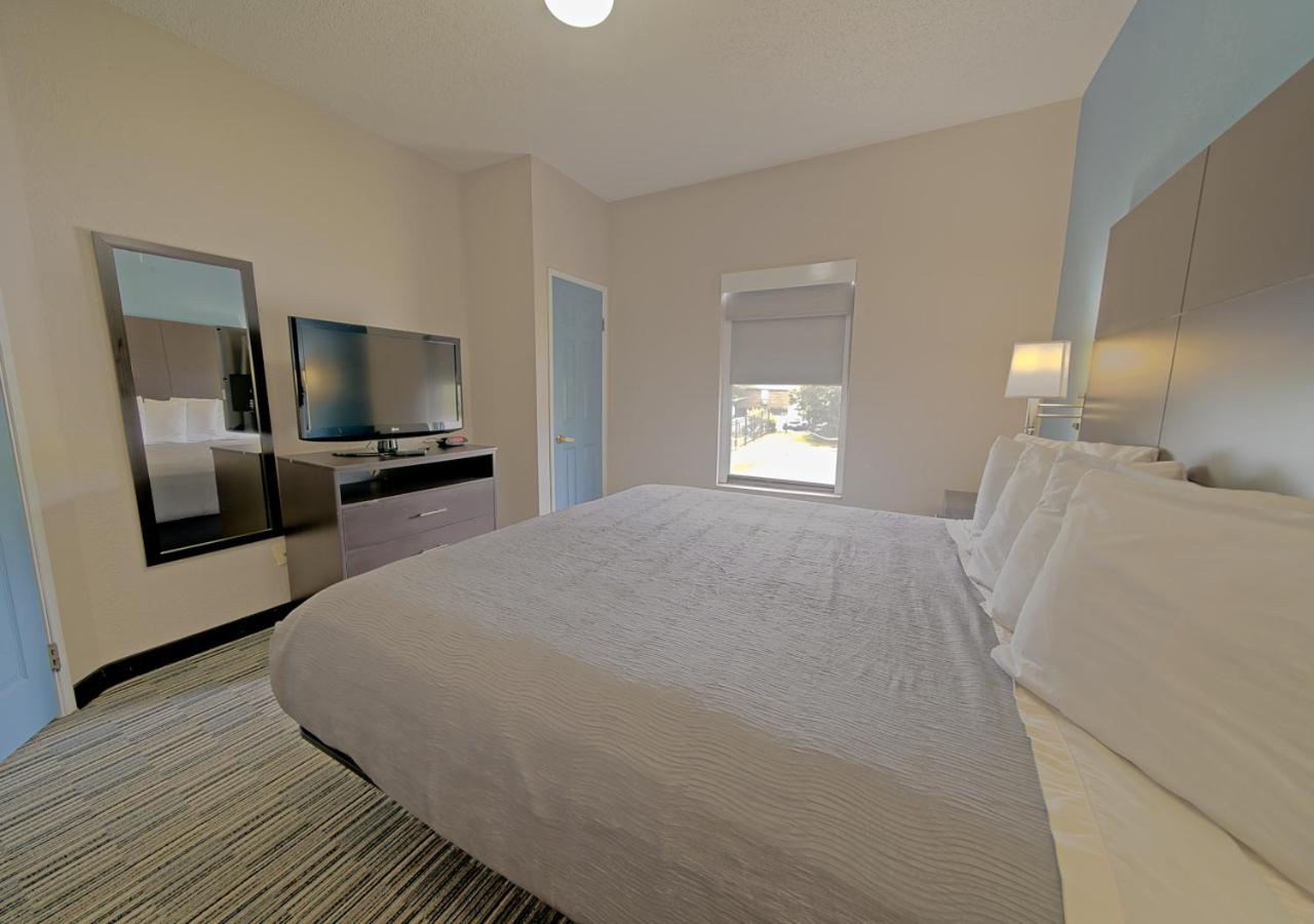 One Bedroom King Suite with Sofa Bed at All Season Suites