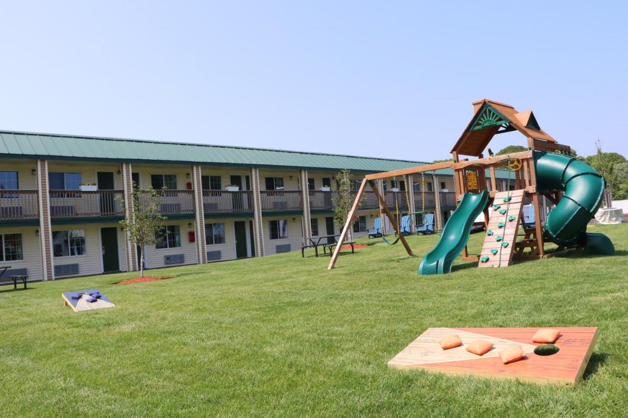 | Sunbird Cape Cod Resort