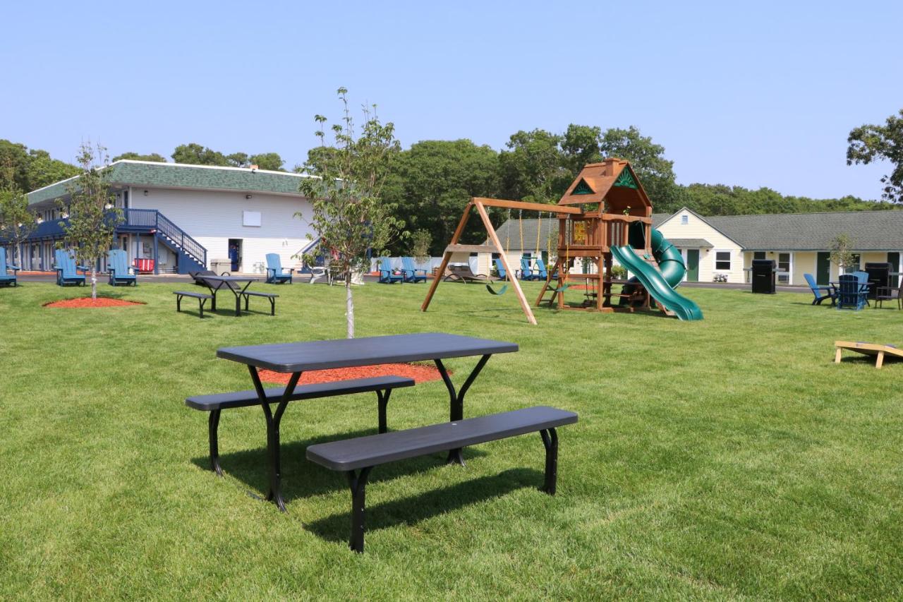| Sunbird Cape Cod Resort