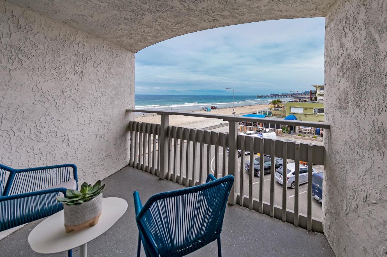 King with Sofabed Partial Ocean View at The Wayfarer San Diego