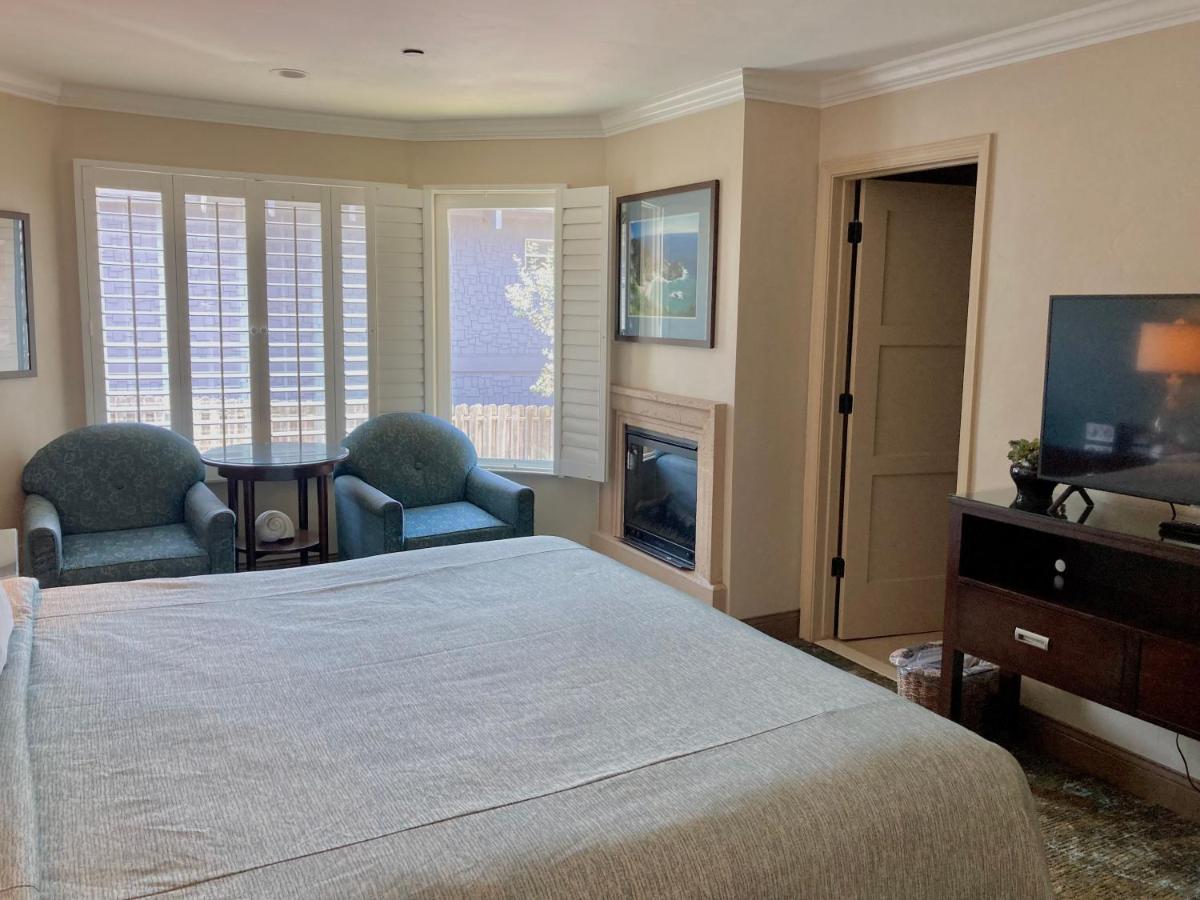 Deluxe King Room at Blue Dolphin Inn