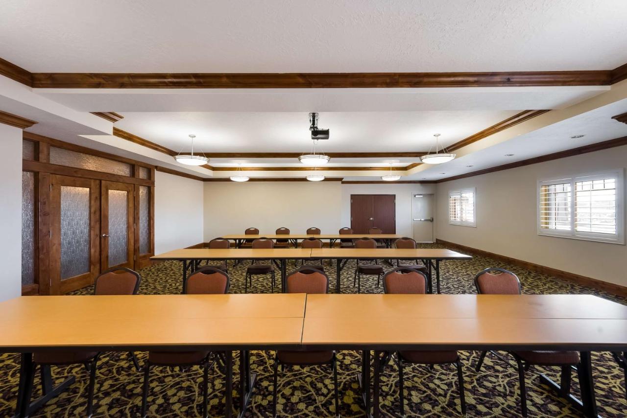 | Best Western Plus Landmark Hotel