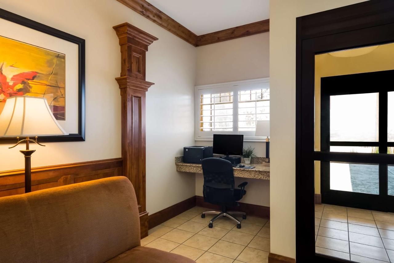 | Best Western Plus Landmark Hotel