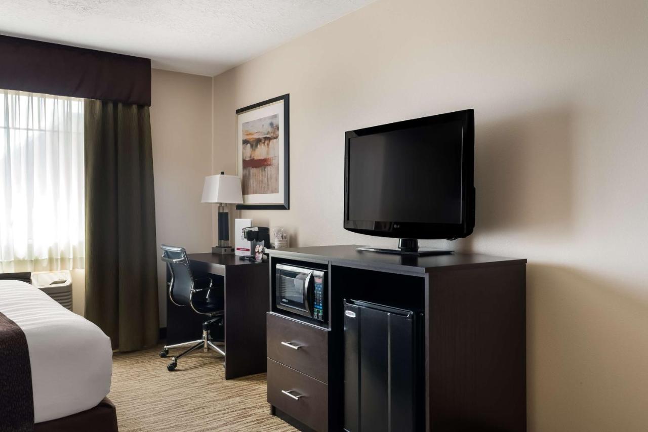 King Room with Sofa Bed at Best Western Plus Landmark Hotel