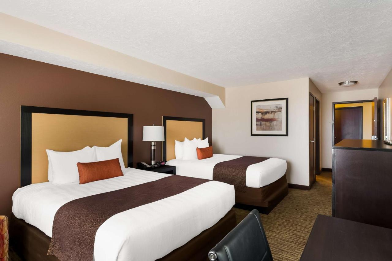 | Best Western Plus Landmark Hotel