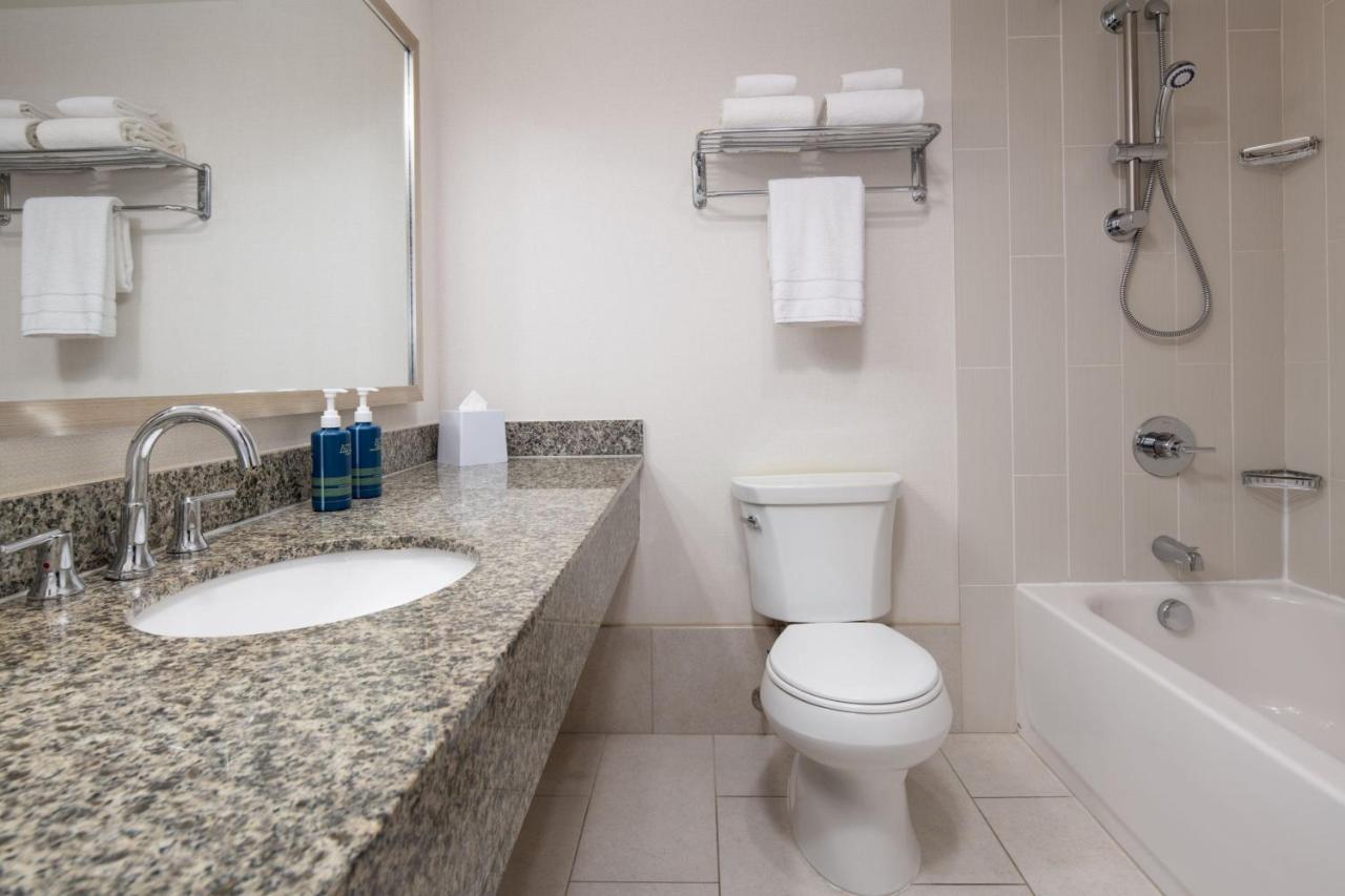 Superior Room, Guest room, 2 Double at Four Points by Sheraton Bellingham Hotel & Conference Center