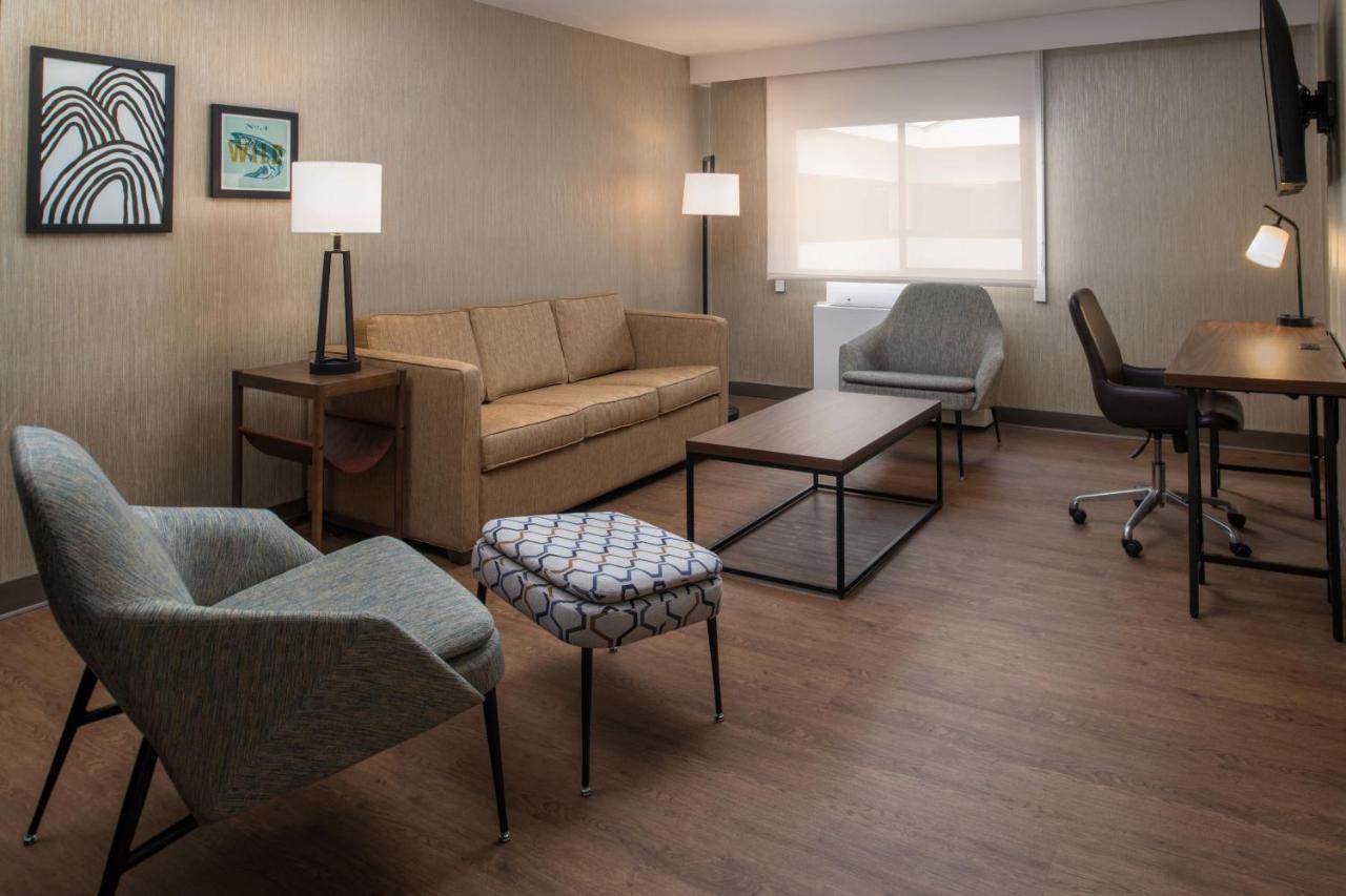 Wellness Suite, 1 Bedroom Suite, 1 King, City view at Four Points by Sheraton Bellingham Hotel & Conference Center