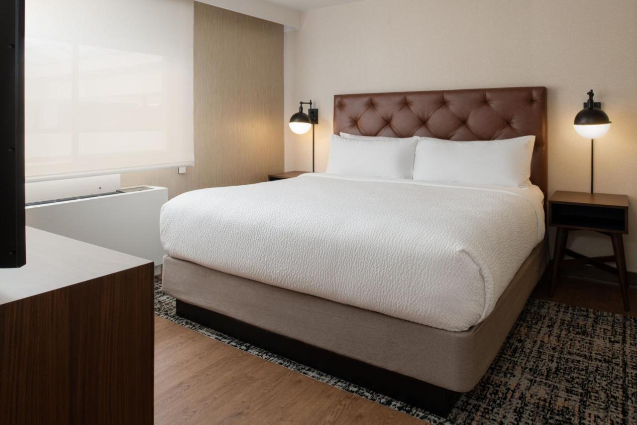 Wellness Suite, 1 Bedroom Suite, 1 King, City view at Four Points by Sheraton Bellingham Hotel & Conference Center