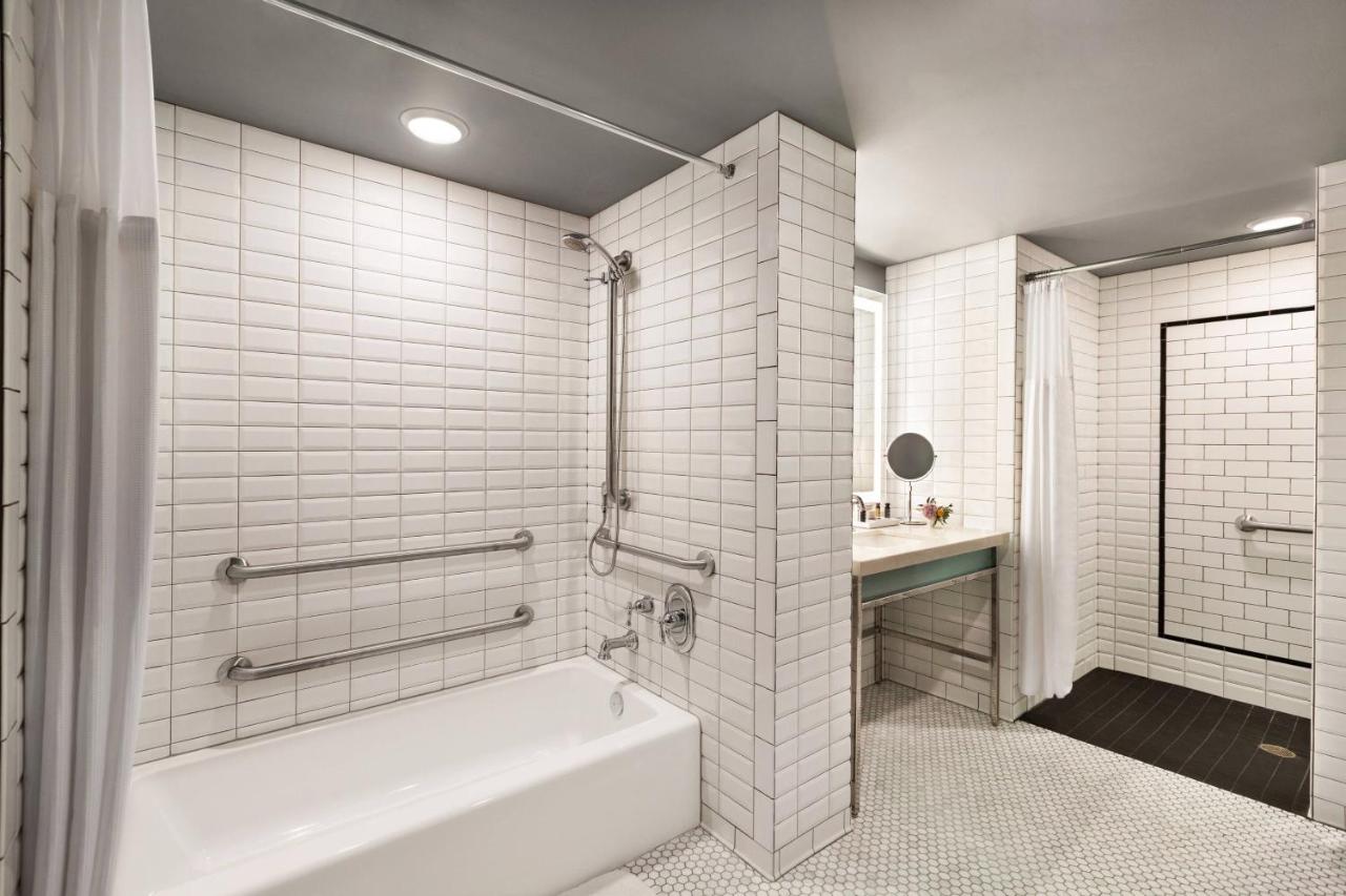 Double Queen Room at Hotel Northland, Autograph Collection