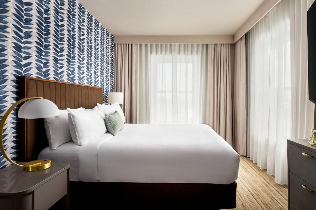 King Suite at Hotel Northland, Autograph Collection