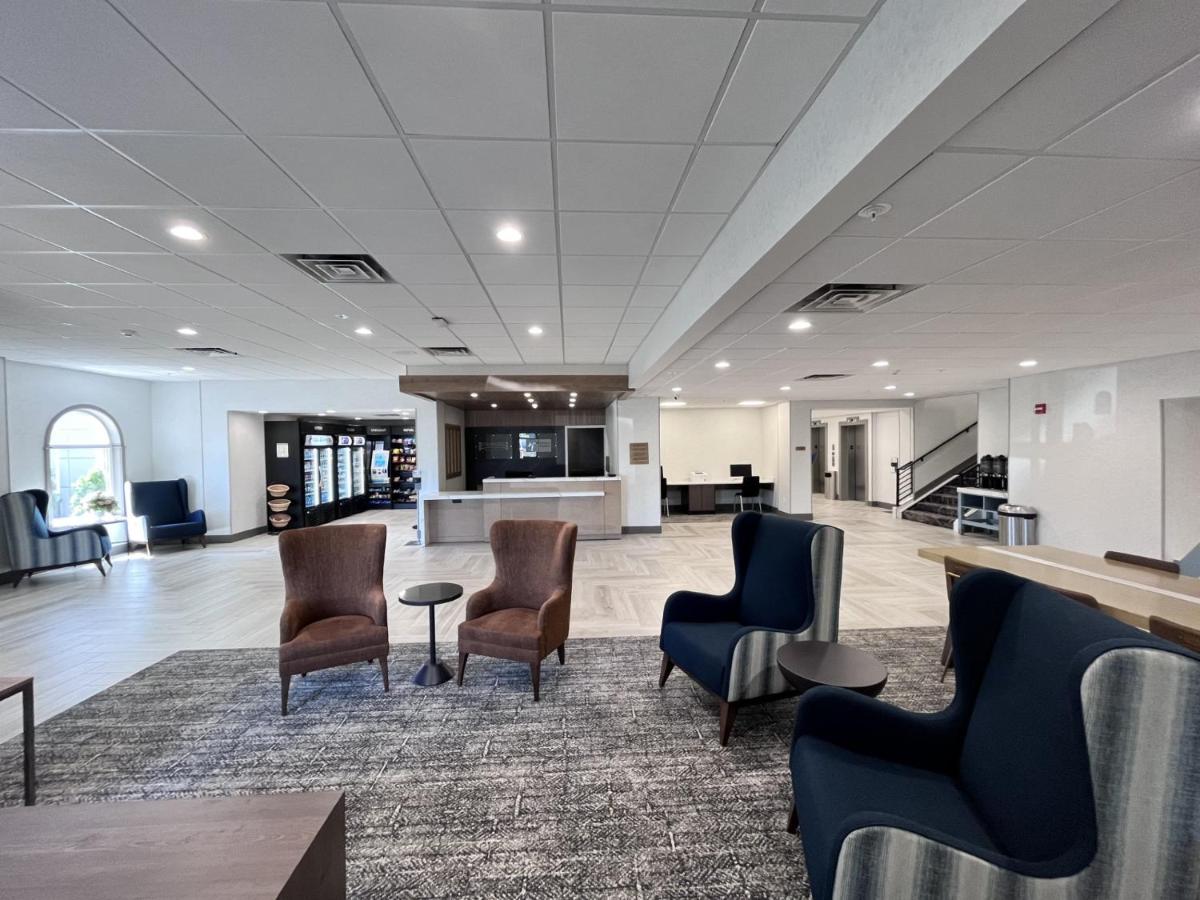 | Evergreen Suites Federal Way