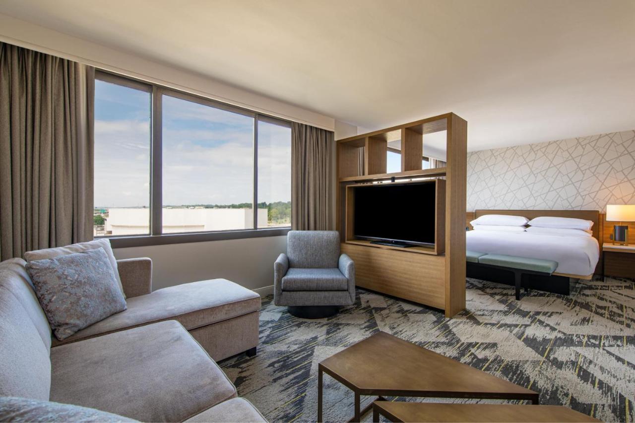 Junior Suite, 1 King at Sheraton Birmingham Hotel
